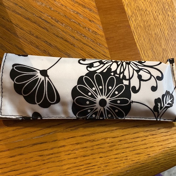 Conair mini pro 1/2 inch ceramic straightener - Picture 7 of 8